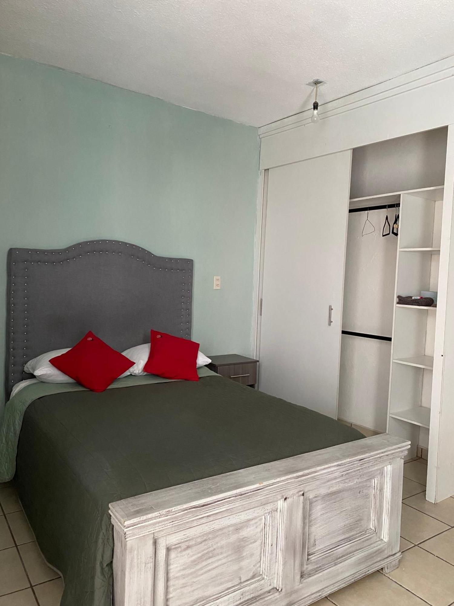 10 Venator House Boutique Aparthotel เลออน ภายนอก รูปภาพ