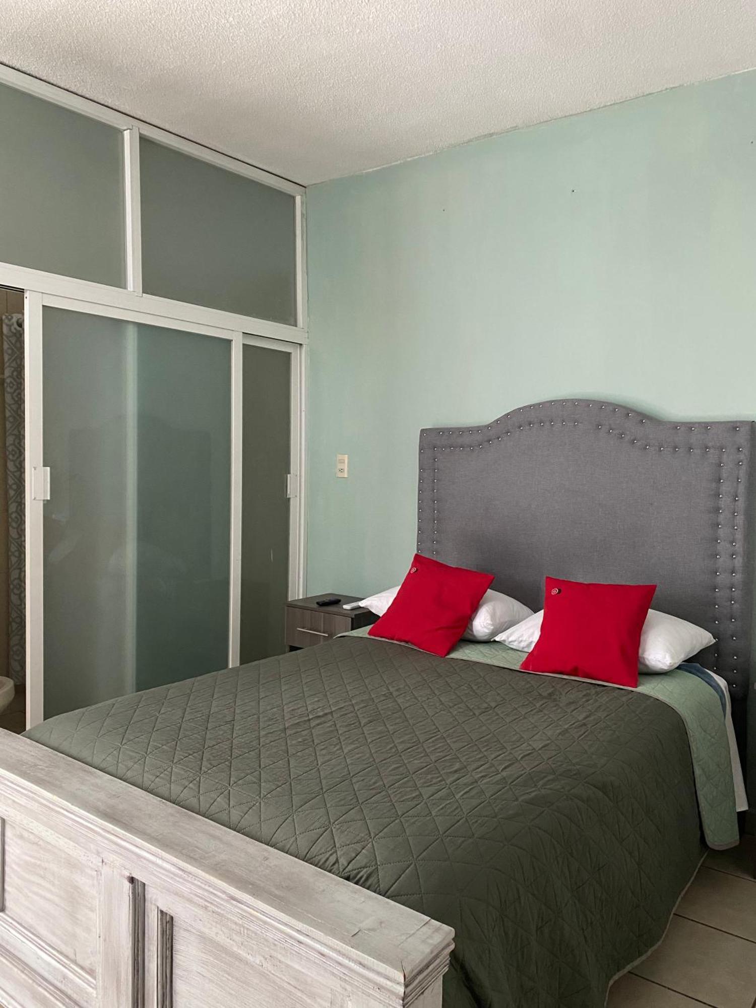 10 Venator House Boutique Aparthotel เลออน ภายนอก รูปภาพ
